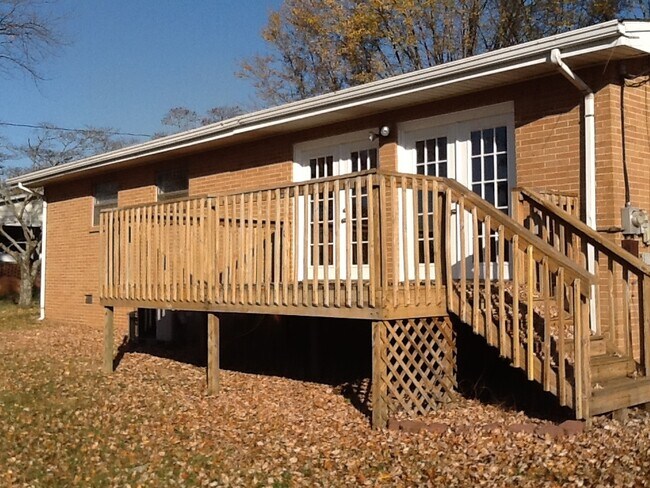 Building Photo - 670 Holly Springs Rd