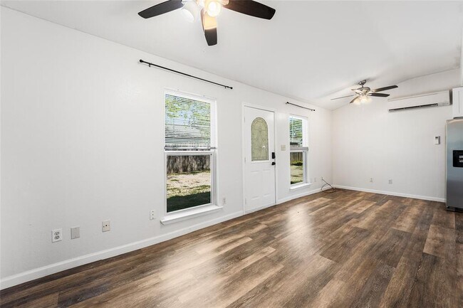 Building Photo - 1116 Ebert Ave