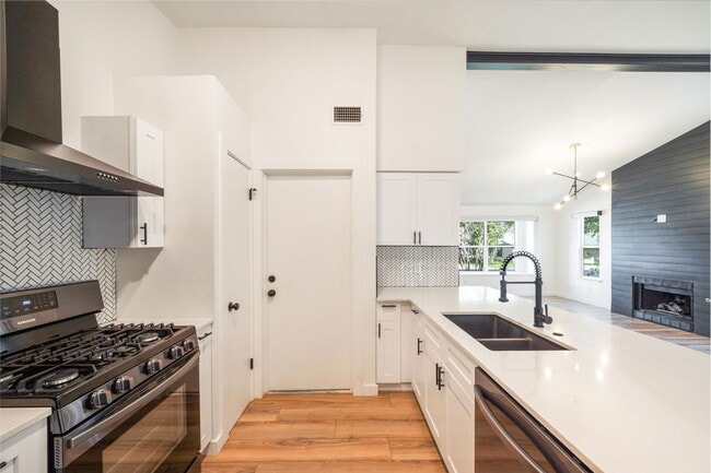 Building Photo - 4707 Alta Loma Dr