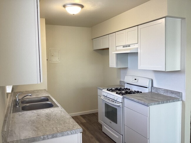 Building Photo - 1414 W Vassar Ave