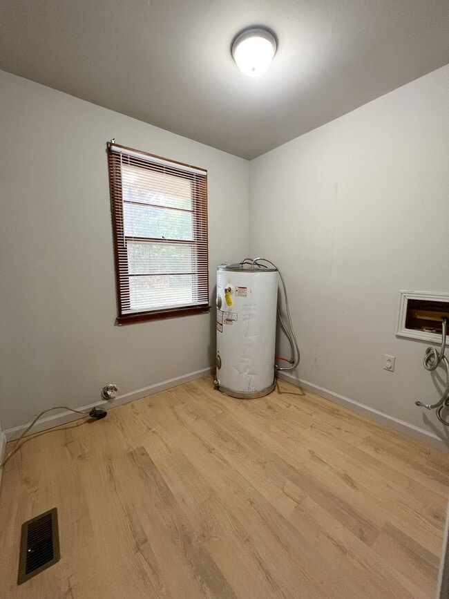 Building Photo - Charming Single-Family Home!