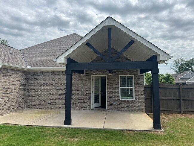 Building Photo - 236 Dustin Ln