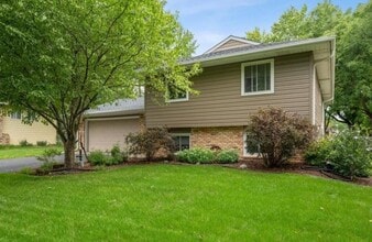 Building Photo - 10414 Valley Forge Ln N