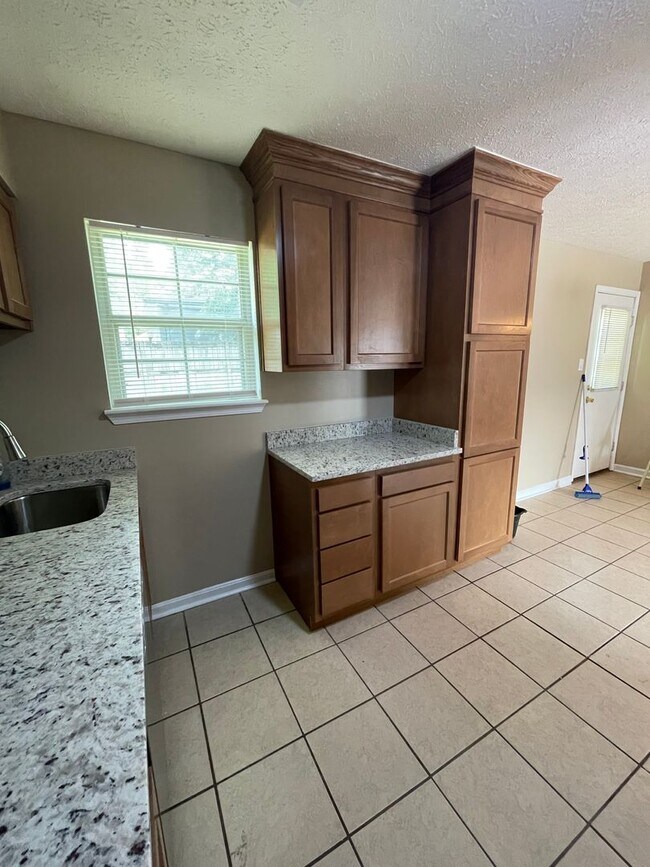 Building Photo - Brick Ranch