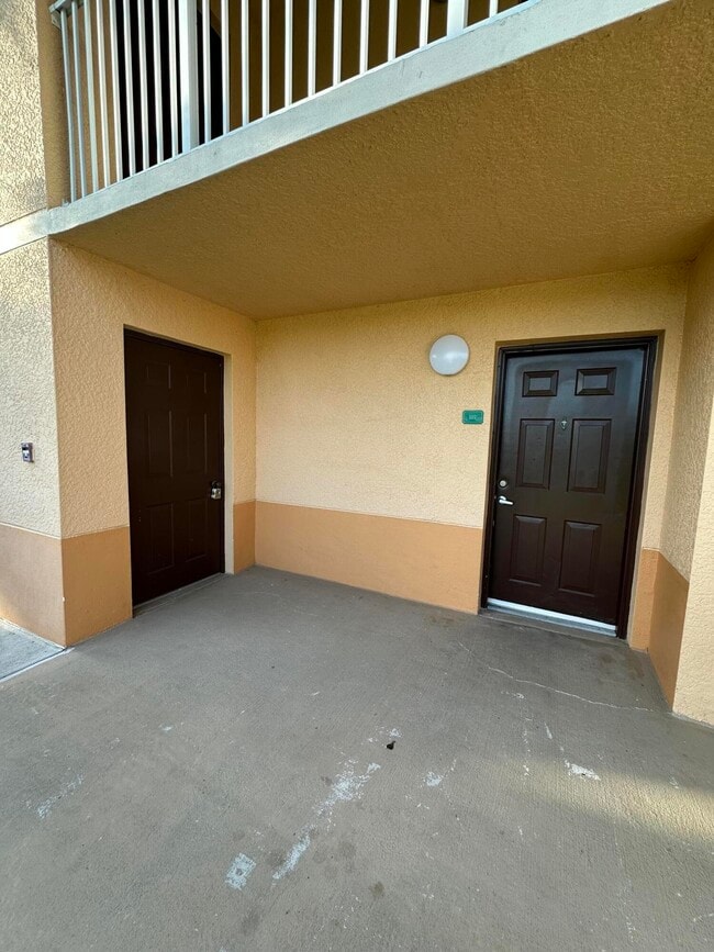 Building Photo - 191 SW Palm Dr