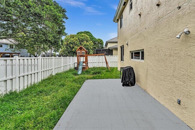 Building Photo - 10301 Panama St