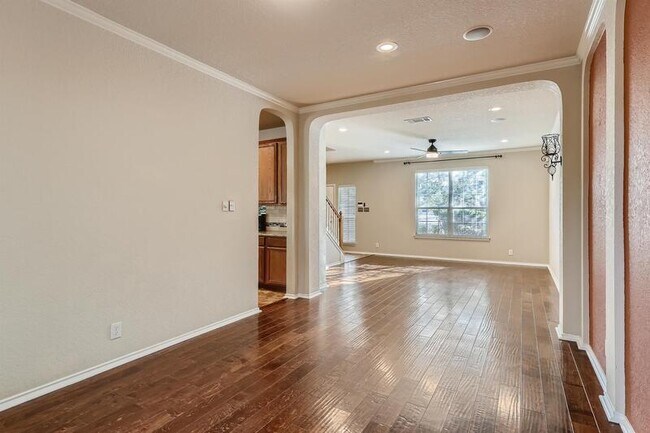 Building Photo - 8803 Redwood Bend