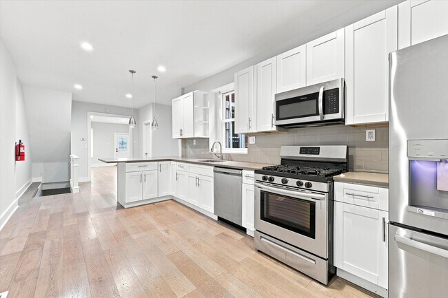 Building Photo - 5515 Catharine St