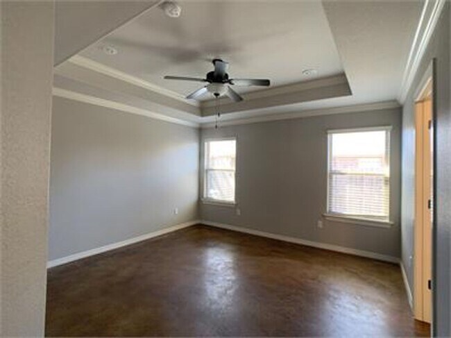 Building Photo - Fabulously Cozy Home