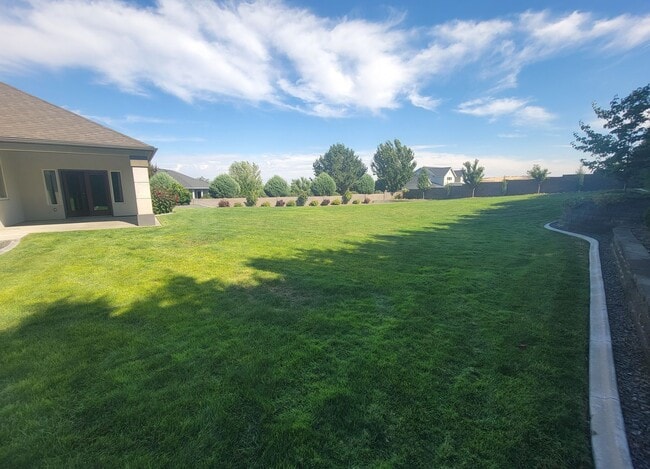 Building Photo - Peaceful Living with Views, Space & a 6 Ca...