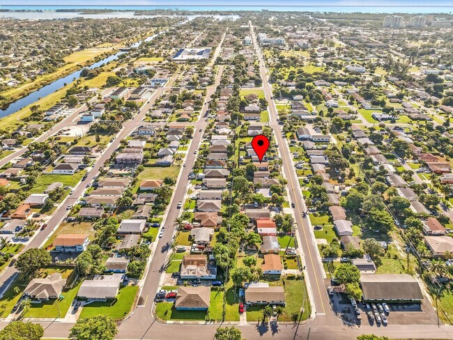 Building Photo - 525 NW 10th Ave