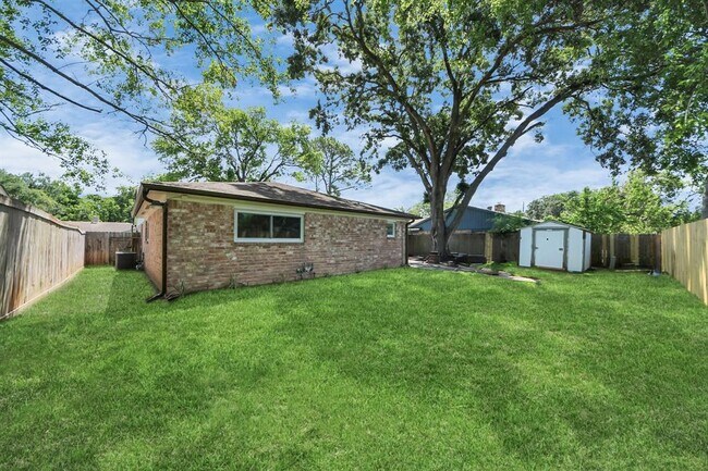Building Photo - 10602 Raydell Dr