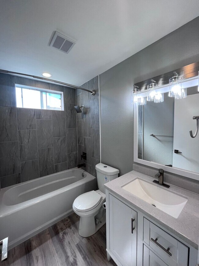 Building Photo - Beautifully Upgraded One Bedroom-One Bathroom Apartment in Talmadge