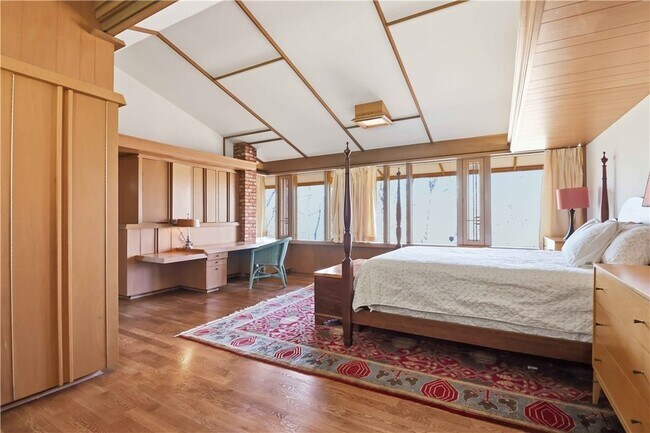 Building Photo - 951 Pembroke Rd