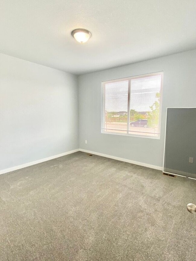 Building Photo - Ranch Style Home Near I-25