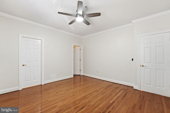 Building Photo - Spectacular 2 LEVEL, 2BR, 2BA unit