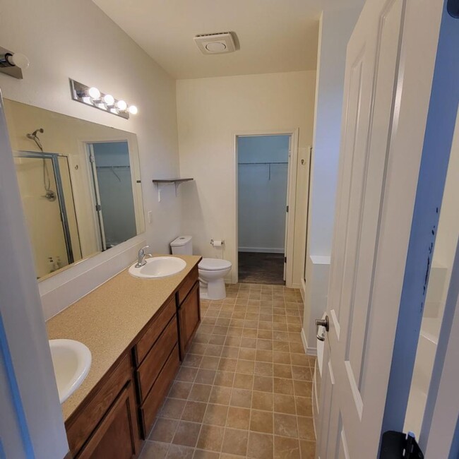Building Photo - 4 Bedroom plus den, Lacey/Meridian Campus ...
