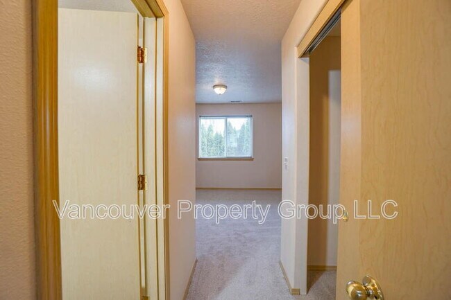 Building Photo - 4000 NE 109th Ave