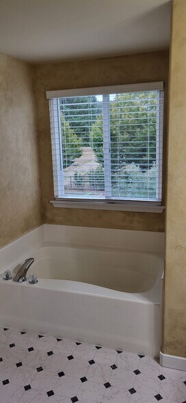 Master Bath - 806 29th Ave SE