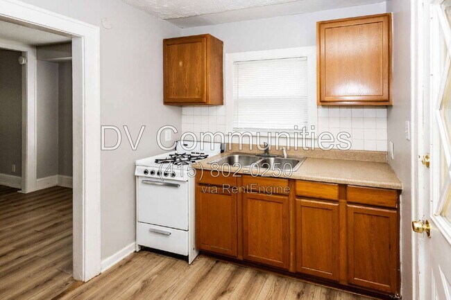 Building Photo - 854 Eva Ave