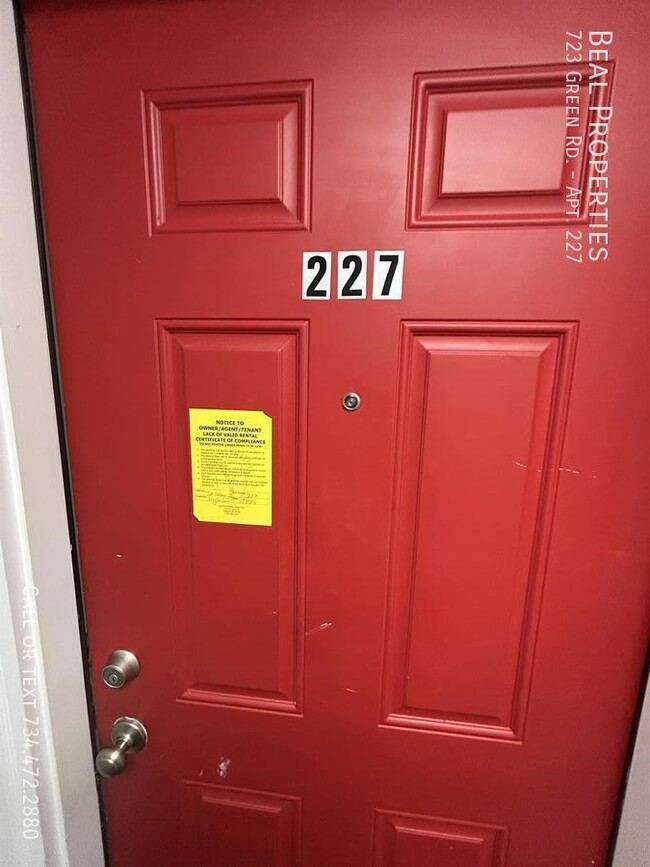 Building Photo - 723 Green Rd