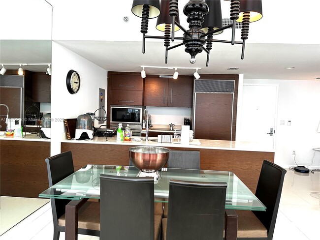 Building Photo - 475 Brickell Ave