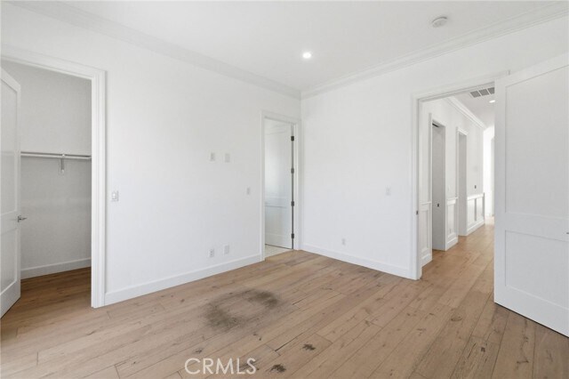 Building Photo - 1405 Oak Ave