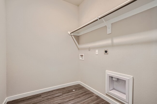 Building Photo - 430 S Centro Cir