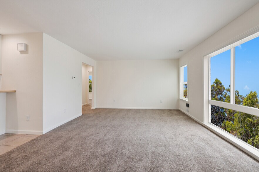 Building Photo - 5541 Highland Ave