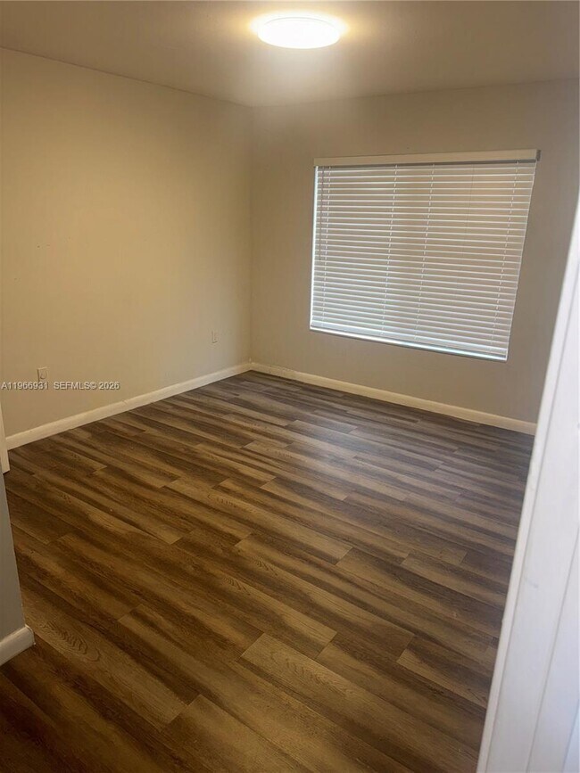 Building Photo - 3183 Coral Lake Dr