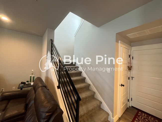 Building Photo - 2886 Sunburst Dr