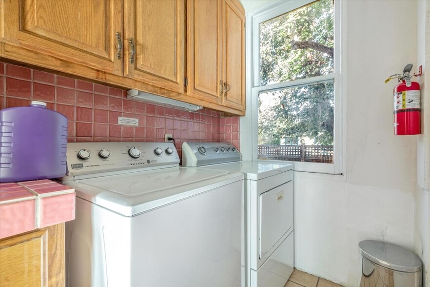 Building Photo - 205 S 12th St