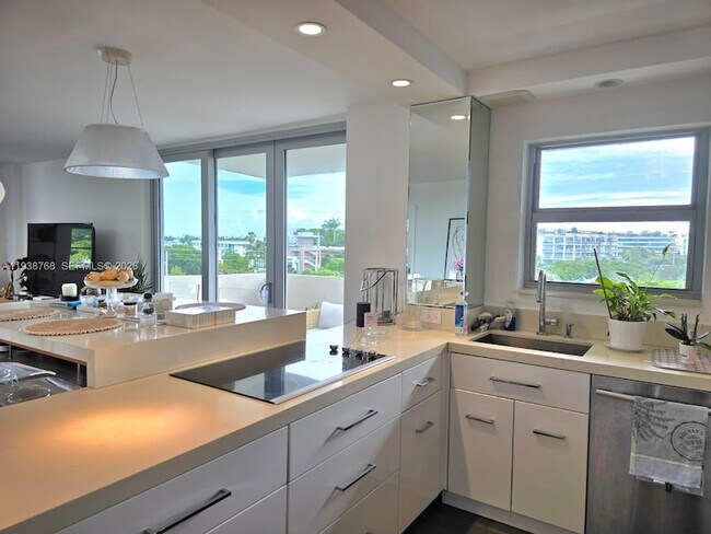 Building Photo - 5 Island Ave