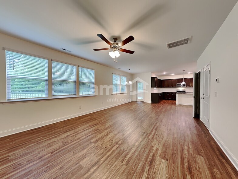 Building Photo - 208 Gregory Dr