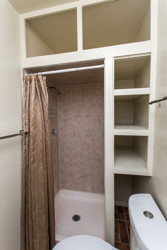 Building Photo - OLD TOWN NORTH VALLEY 2/BD 2/BA 1/CG