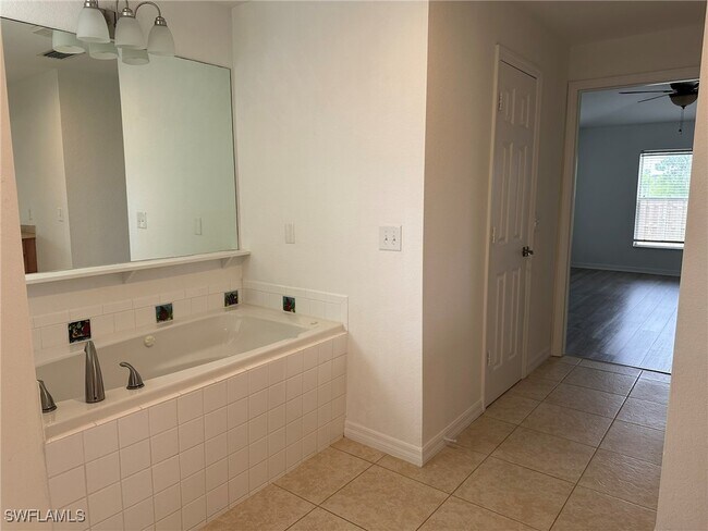 Building Photo - 1334 NW 15th Pl