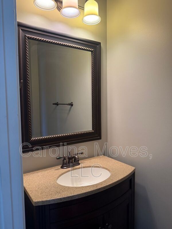 Building Photo - 733 Rock Hill Ct