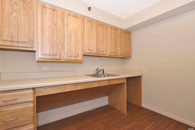 Building Photo - 420 Schroeders Ave