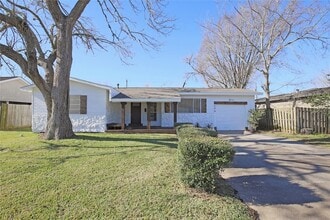 Building Photo - 506 Azalea St