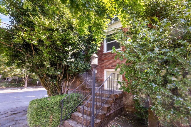 Building Photo - 508 SE 15th Ave