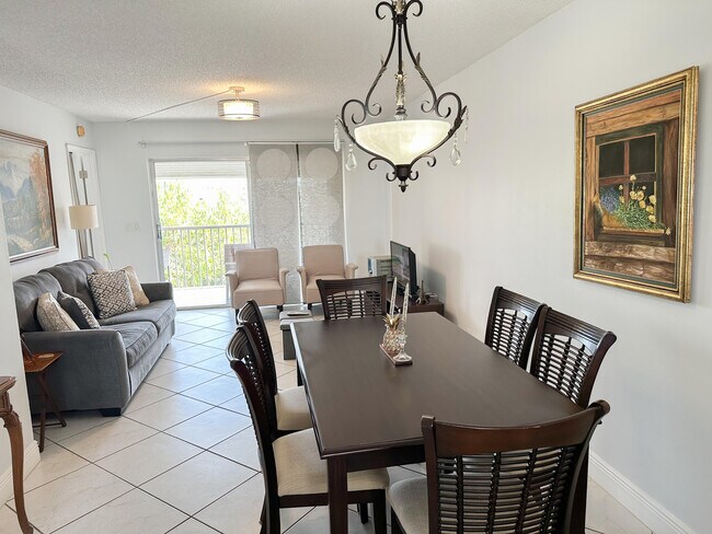 Building Photo - 2222 N Cypress Bend Dr
