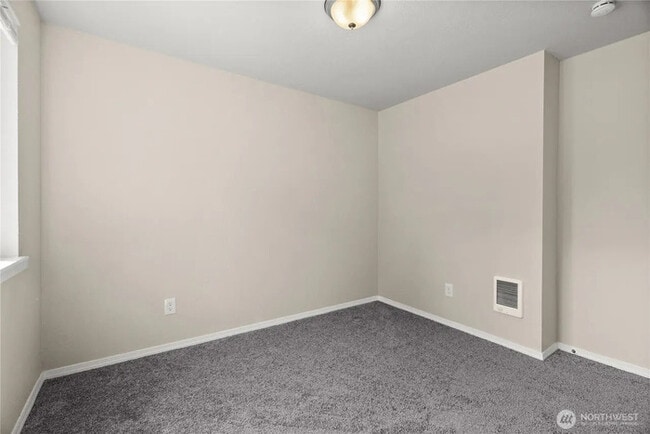 Building Photo - 502 Tullis St NE