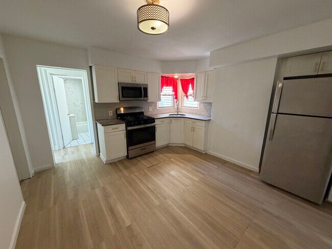 Building Photo - 619 38th St