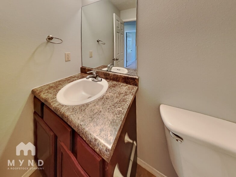 Building Photo - 1305 Marseilles Ave