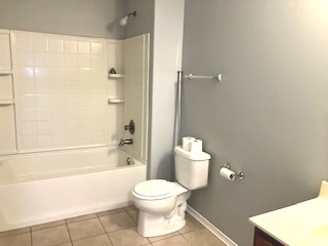 Building Photo - ***Spacious DREAM HOME w/Fresh Paint New A...