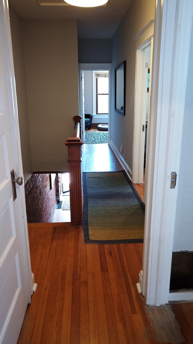 Building Photo - 2415 Vine St