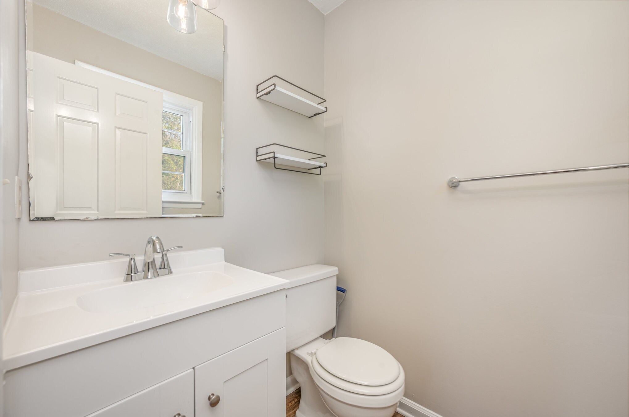 Building Photo - 1808 Majestic Dr