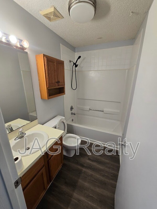 Building Photo - 3821 Rosedown Dr