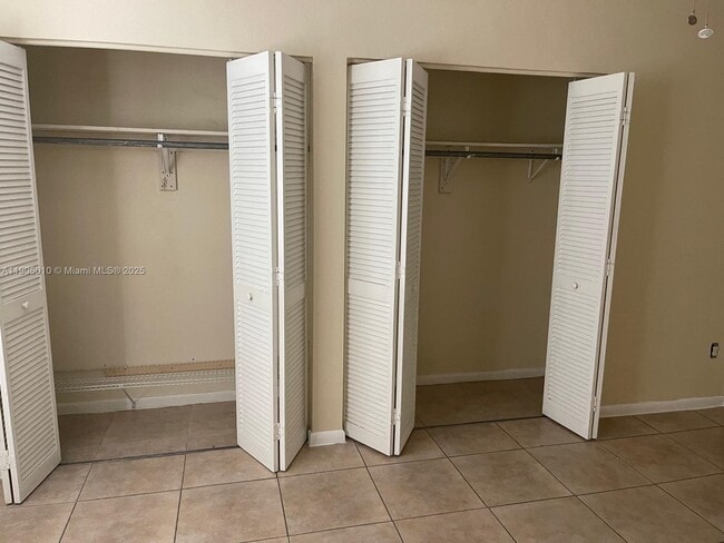 Building Photo - 18737 SW 100th Ave