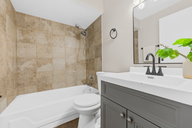 Building Photo - 907 Award Dr